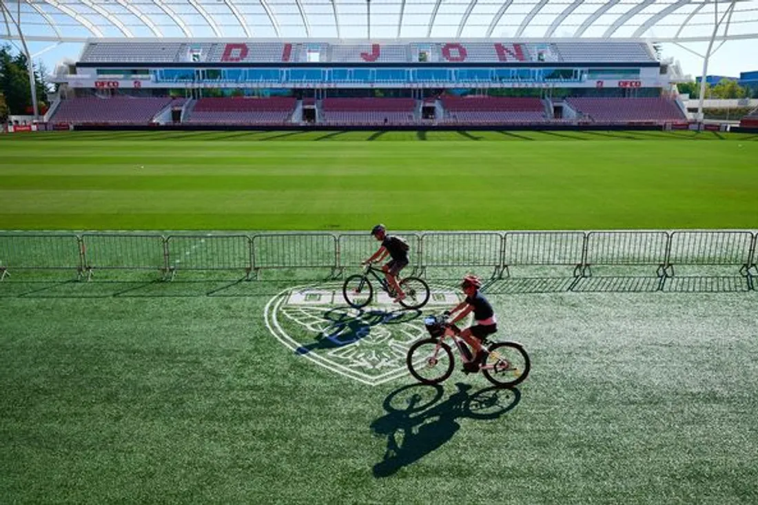 Lors du vélotour de Dijon, il est possible de traverser des lieux comme le stade Gaston Gérard 